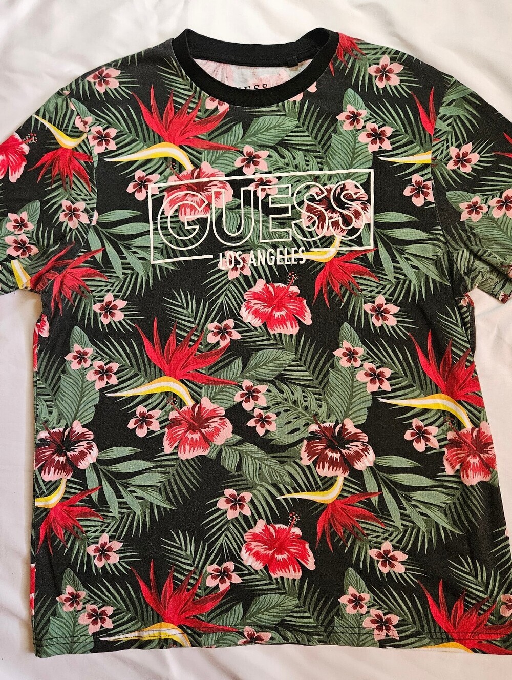 Guess Mens Black With Pink Red & Green Hawaiian Floral Short Sleeve Shirt Size L